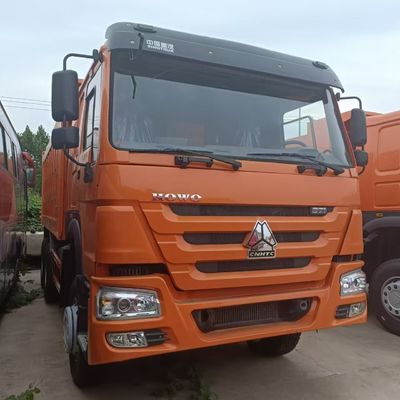 Industriële sleepapparatuur met banden en hydraulisch stuur op een chassistruck van Sinotruk