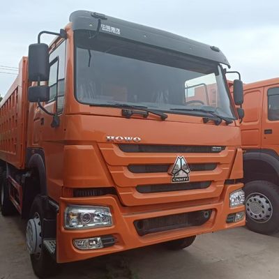 Industriële sleepapparatuur met banden en hydraulisch stuur op een chassistruck van Sinotruk