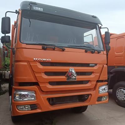 Industriële sleepapparatuur met banden en hydraulisch stuur op een chassistruck van Sinotruk