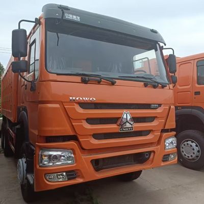 Industriële sleepapparatuur met banden en hydraulisch stuur op een chassistruck van Sinotruk