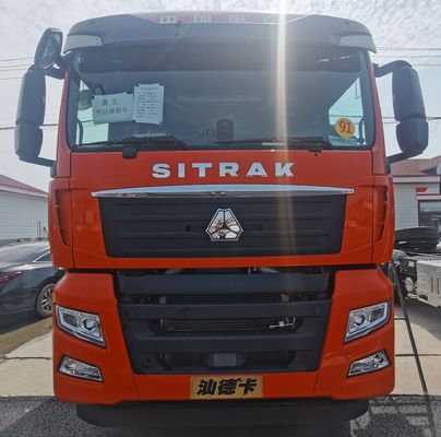 Diesel HOWO-tractor Gebruikte vrachtwagen voor het slepen van een halve aanhangwagen en een brandstoftank van 400 l