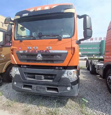 Gebruikte HOWO 6X4 trekkertruck voor het slepen van opleggers Aanpassing en pakketgrootte