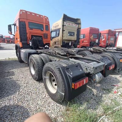 Gebruikte HOWO 6X4 trekkertruck voor het slepen van opleggers Aanpassing en pakketgrootte
