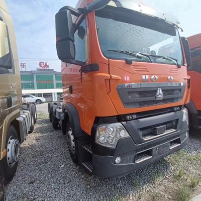 Verzendkosten Gebruikte zware wagen Sinotruk HOWO 6X4 Traktortruck voor het slepen van een halve aanhangwagen