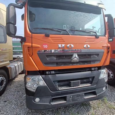 Verzendkosten Gebruikte zware wagen Sinotruk HOWO 6X4 Traktortruck voor het slepen van een halve aanhangwagen