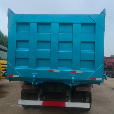 Gepersonaliseerde laadcapaciteit Zware HOWO 8X4 dumper voor bouw en vervoer
