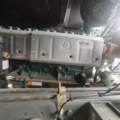 Hydraulisch remsysteem Zware witte trekker met banden en aanpassing