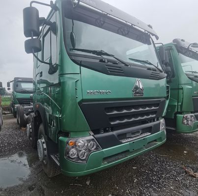 Wegvoertuig met banden Wegvoorwaarden Wegvoorwaarden en voorgebruikte staat 400-600L brandstoftank