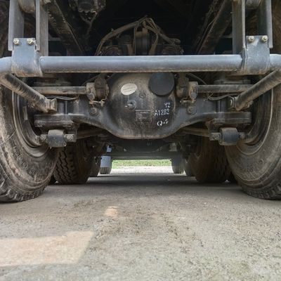 Tweedehands Ouman 6X4/8X4 A7/T7 10/12 wiel zware dumptruck/tractor/truck