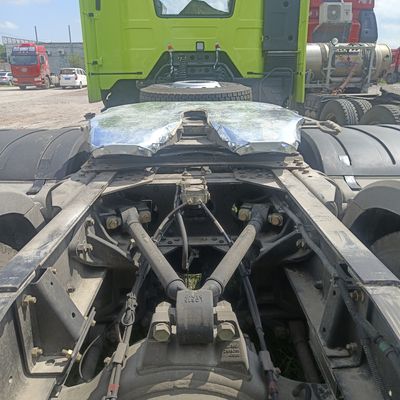 Gebruikte zware dieseltruck J6p420HP voor het trekken van een halve aanhangwagen met een laadvermogen van 31-40 t