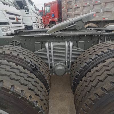 Gebruikte HOWO-tractortruck voor het slepen 6800*2500*3200 Afmetingen en motorvermogen &gt; 8L