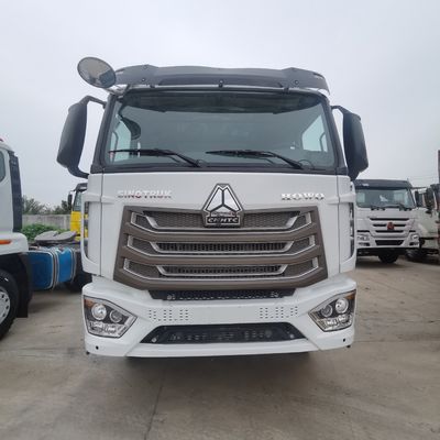Gebruikte HOWO-tractortruck voor het slepen 6800*2500*3200 Afmetingen en motorvermogen &gt; 8L