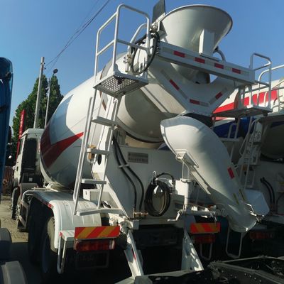 Volledige betaling Sinotruk Chassis Betonmixer Truck met hydraulisch stuurondersteunend systeem