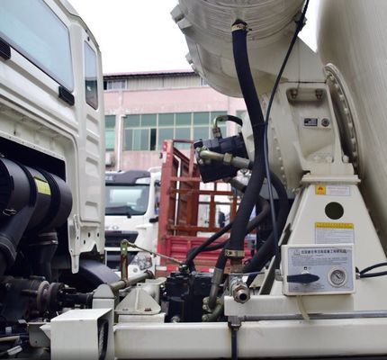 Euro 3 Hydraulische stuurbekrachtiging Betonmixer Truck met aangepaste kleur door Sinotruk