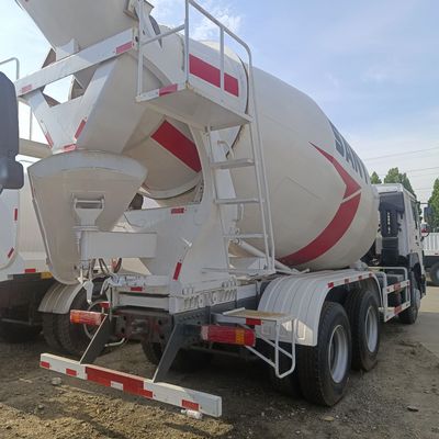 Zware cementmengtruck met maximaal paardenkracht 300-400 pk