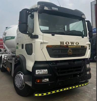 Chassis voor Sinotruk Hydraulisch stuurbetonmenger gebruikt voor toepassingen met een nuttige lading van 30 ton