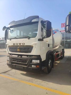 Sinotruk Chassis Hydraulische stuurinrichting Betonmixer met 8 verplaatsingen en 400 pk