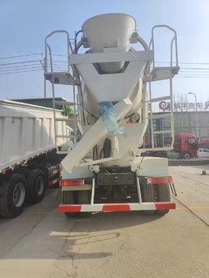 Sinotruk Chassis Hydraulische stuurinrichting Betonmixer met 8 verplaatsingen en 400 pk