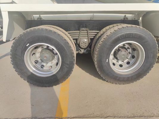 Sinotruk Chassis Hydraulische stuurinrichting Betonmixer met 8 verplaatsingen en 400 pk