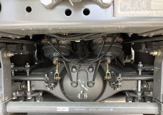Dieseltruck gemonteerd mengtransport 2m3 8m3 12m3 4X2 /6X4/8X4 mobiele tanktruck HOWO handleiding