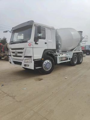 Op maat gemaakt Sinotruk Chassis Hydraulisch stuur Mixer Truck met Power Assistance en band