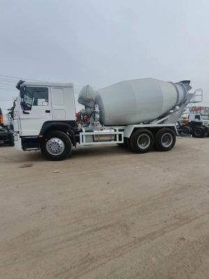 Op maat gemaakt Sinotruk Chassis Hydraulisch stuur Mixer Truck met Power Assistance en band