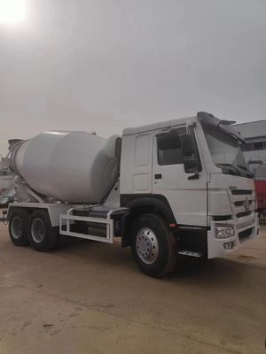 Op maat gemaakt Sinotruk Chassis Hydraulisch stuur Mixer Truck met Power Assistance en band