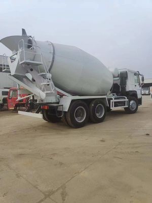 Op maat gemaakt Sinotruk Chassis Hydraulisch stuur Mixer Truck met Power Assistance en band