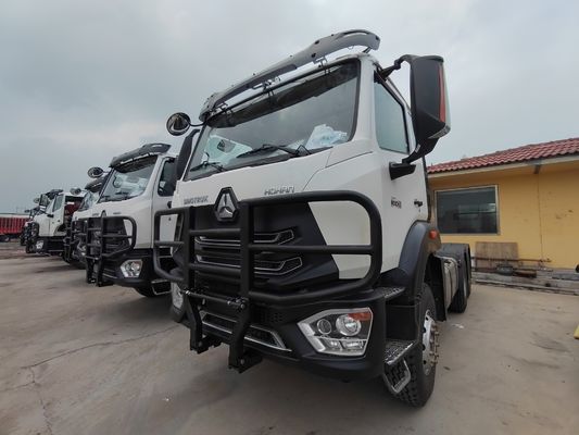Tweedehands Sinotruk-tractortruck met koolstofstaal vrachtdoos in goede staat