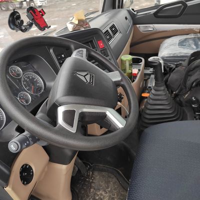 Tweedehands Sinotruk-tractortruck met koolstofstaal vrachtdoos in goede staat