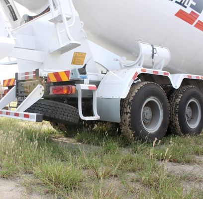 Sinotruk cementmixervoertuig met banden en hydraulisch stuursysteem