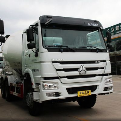 Gepersonaliseerd Sinotruk Chassis Hydraulisch stuur Zwaar werk Betonmixer Truck met banden