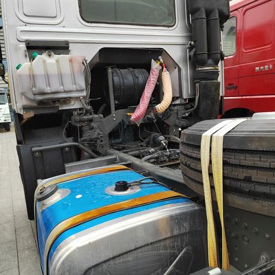 Hydraulisch stuur en Sinotruk chassisontwerp 6x4 trekkertruck voor industrieel vervoer