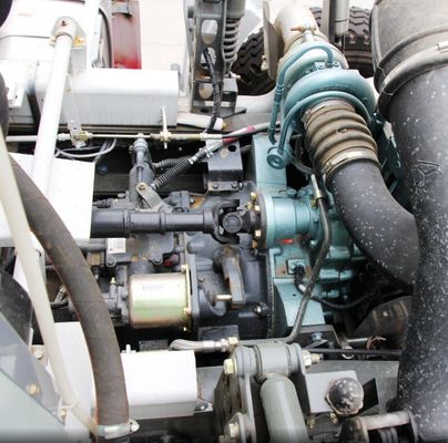 Gepersonaliseerd Sinotruk Chassis Hydraulisch stuur Zwaar werk Betonmixer Truck met banden