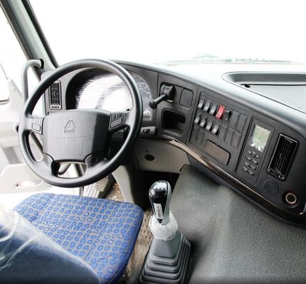 Gepersonaliseerd Sinotruk Chassis Hydraulisch stuur Zwaar werk Betonmixer Truck met banden