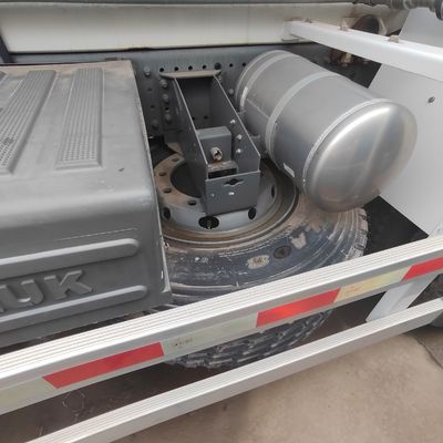 Sinotruck HOWO 6X4 8X4 Gebruikte cementmixer 5% korting met koolstofstaal vrachtdoos materiaal