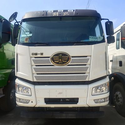Banden 8x4 aandrijvingsmodus Hoogwaardige tweedehands betonmengtrucks voor de bouw