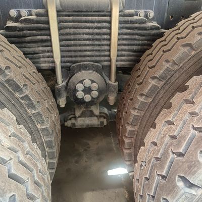 Gebruikte betonmengtruck met maximaal 300-400 pk en 10245x2496x3450m
