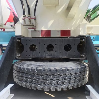 Gebruikte betonmengtruck met koolstofstaal vrachtruck en cabine met airconditioner
