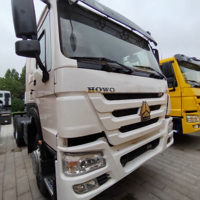 Ruiteloze banden Hydraulische vrachtwagen met Sinotruk-chassis en handgeschakelde transmissie