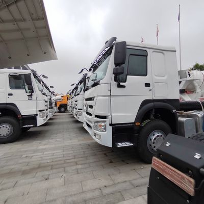 Ruiteloze banden Hydraulische vrachtwagen met Sinotruk-chassis en handgeschakelde transmissie