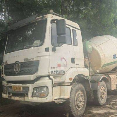 Op maat gemaakte aanvraag Sinotruk 8m3 Diesel Betonmixer Truck met hydraulisch stuur