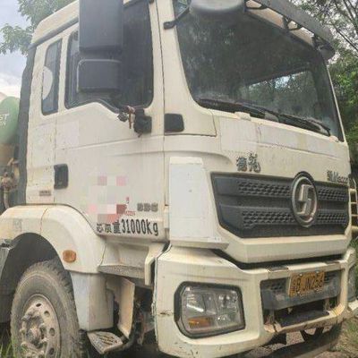 Op maat gemaakte aanvraag Sinotruk 8m3 Diesel Betonmixer Truck met hydraulisch stuur