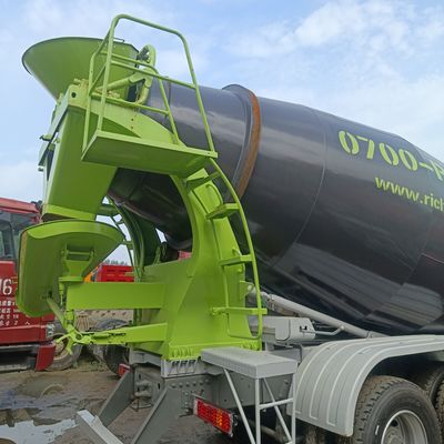 12m3 HOWO Professionele Betonmixer Truck met handgeschakelde versnellingsbak en 380 pk motor