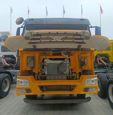 2024 Gebruikte Chinese zware HOWO-transporttruck met 600L brandstoftank en sleepwagen