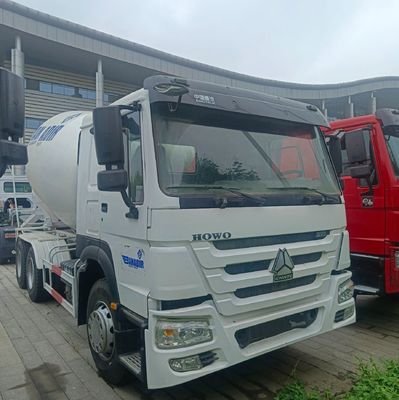 30T nuttige lading Sinotruk Chassis 380HP Utility Concrete Mixer Truck met hydraulisch stuur