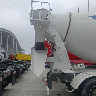 Op maat gemaakte 12m3 cementmixer met hydraulisch stuur en krachtondersteuning