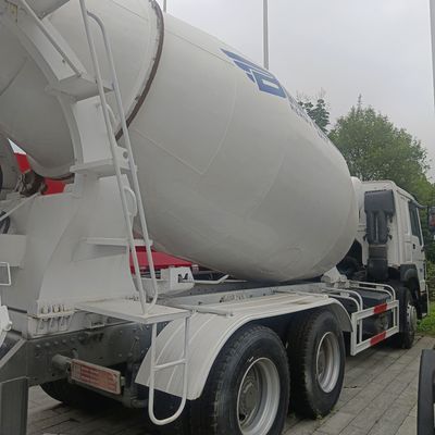 banden zware werkzaamheden 12m3 cementmixer truck met Sinotruk chassis en power assistance gemaakt