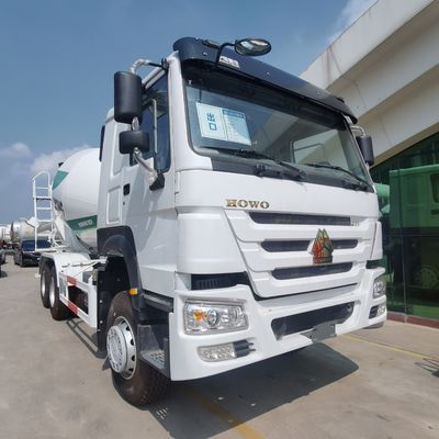 30T nuttige lading koolstofstaal HOWO Betonmengtruck met hydraulisch stuur en banden