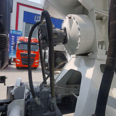 Vervaardiging van elektrisch bediende, met hulp van de stuurfunctie bediende zware mengtruck met banden en Euro 3-emissienorm